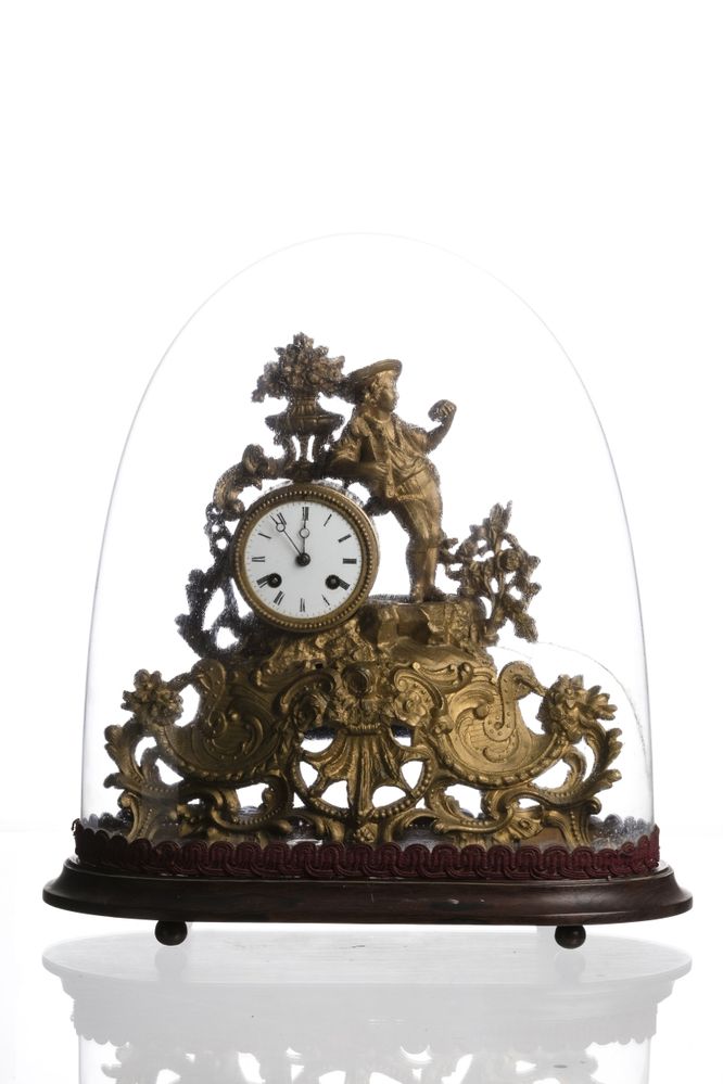 Relógio de mesa com redoma