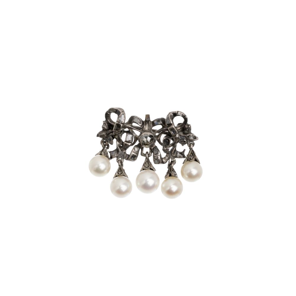 Alfinete em prata; diamantes e pérolas