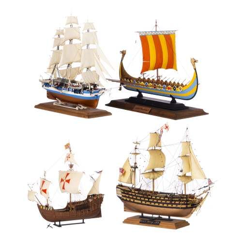Quatro modelos de veleiros