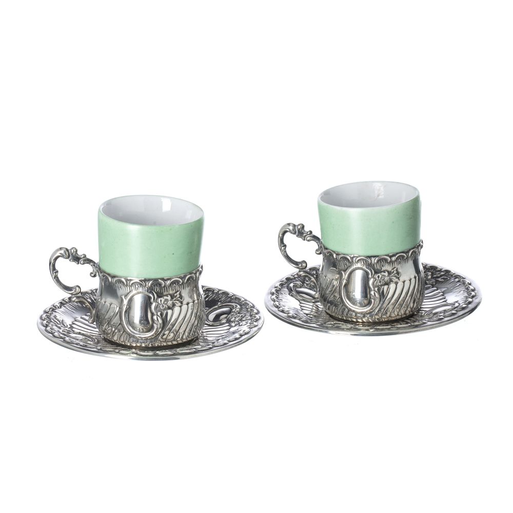 Par de chávenas de café com prata