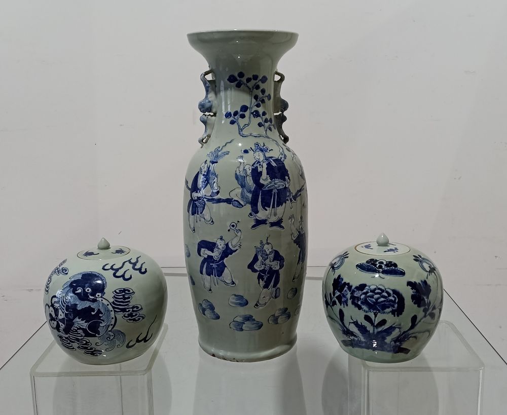 Porcelana oriental - Jarrão e par de potes de gengibre