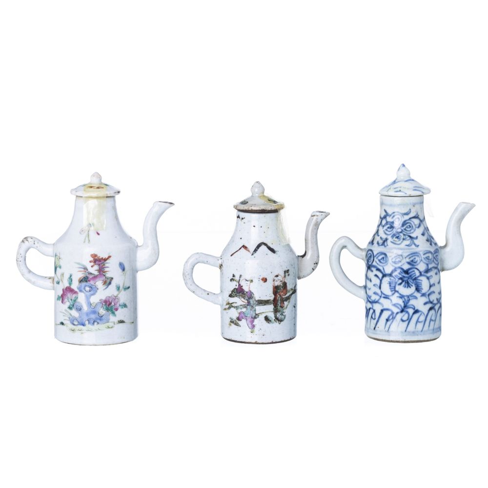 Porcelana oriental - Três galhetas com tampa
