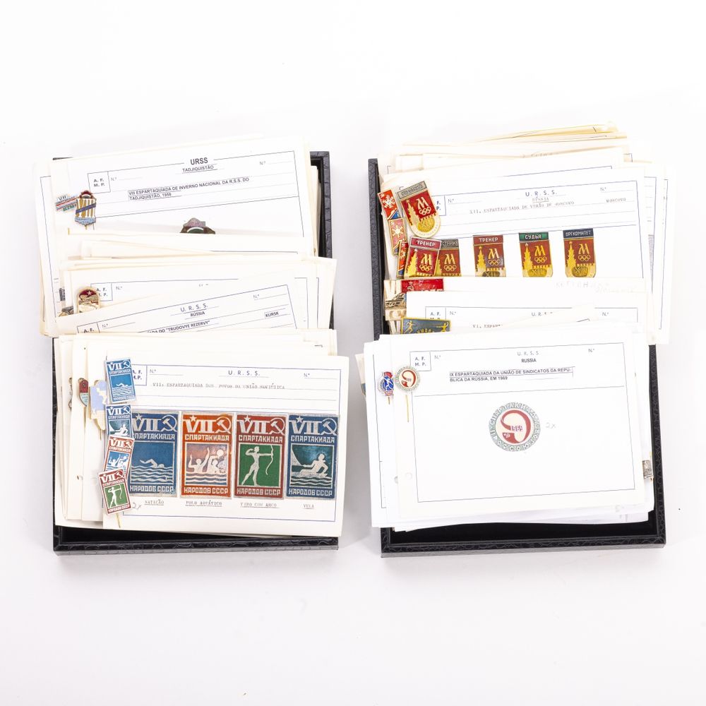 Colecionismo desportivo - Colecção de pins emblemas e crachás - 200 2