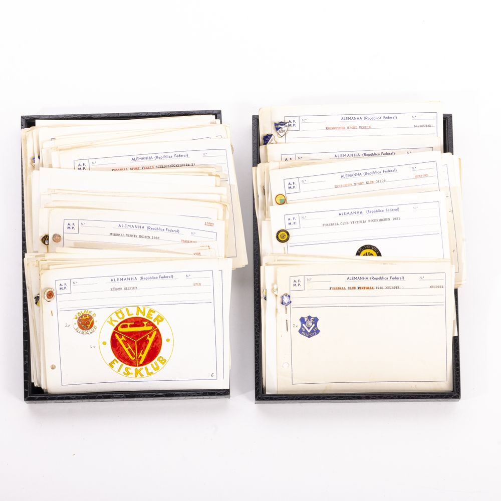 Colecionismo desportivo - Colecção de pins emblemas e crachás - 615