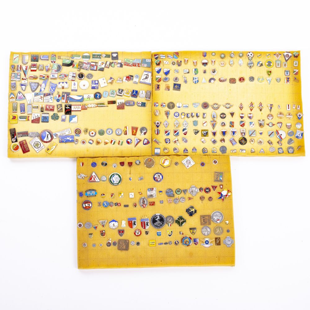Colecionismo desportivo - Colecção de pins emblemas e crachás - 370