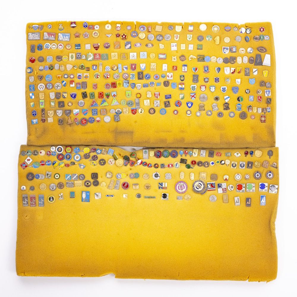 Colecionismo desportivo - Colecção de pins emblemas e crachás - 375