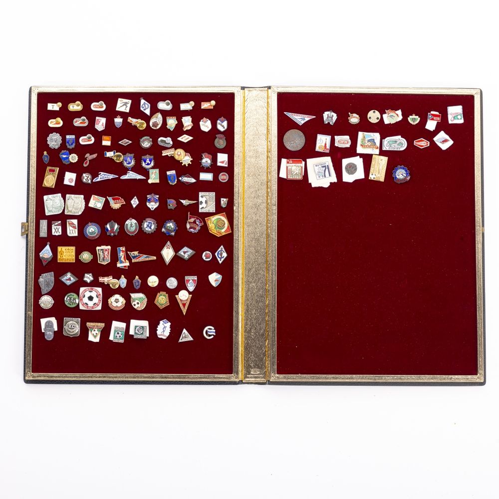 Colecionismo desportivo - Colecção de pins emblemas e crachás - 120