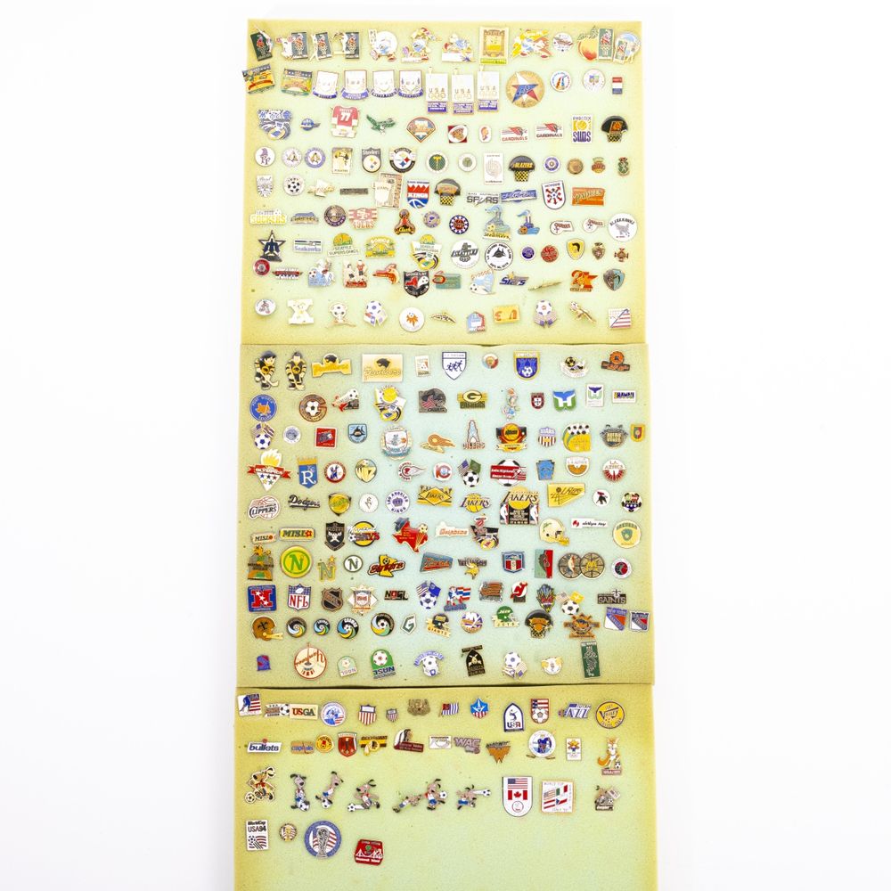 Colecionismo desportivo - Colecção de pins emblemas e crachás - 255