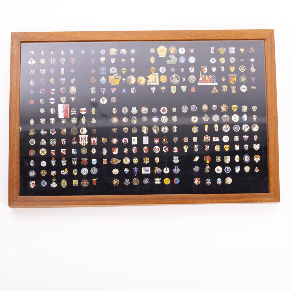 Colecionismo desportivo - Colecção de pins emblemas e crachás - 280