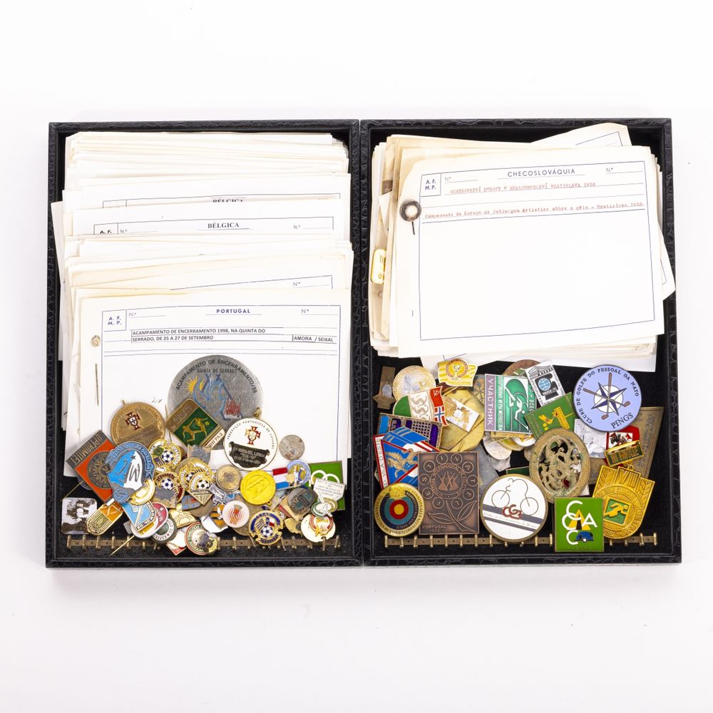 Colecionismo desportivo - Colecção de pins emblemas e crachás - 750