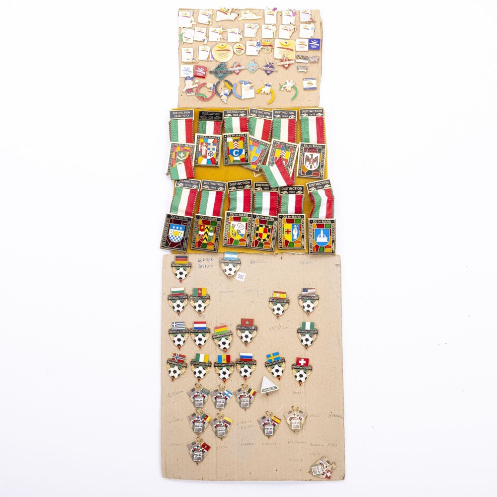 Colecionismo desportivo - Colecção de pins emblemas e crachás - 800