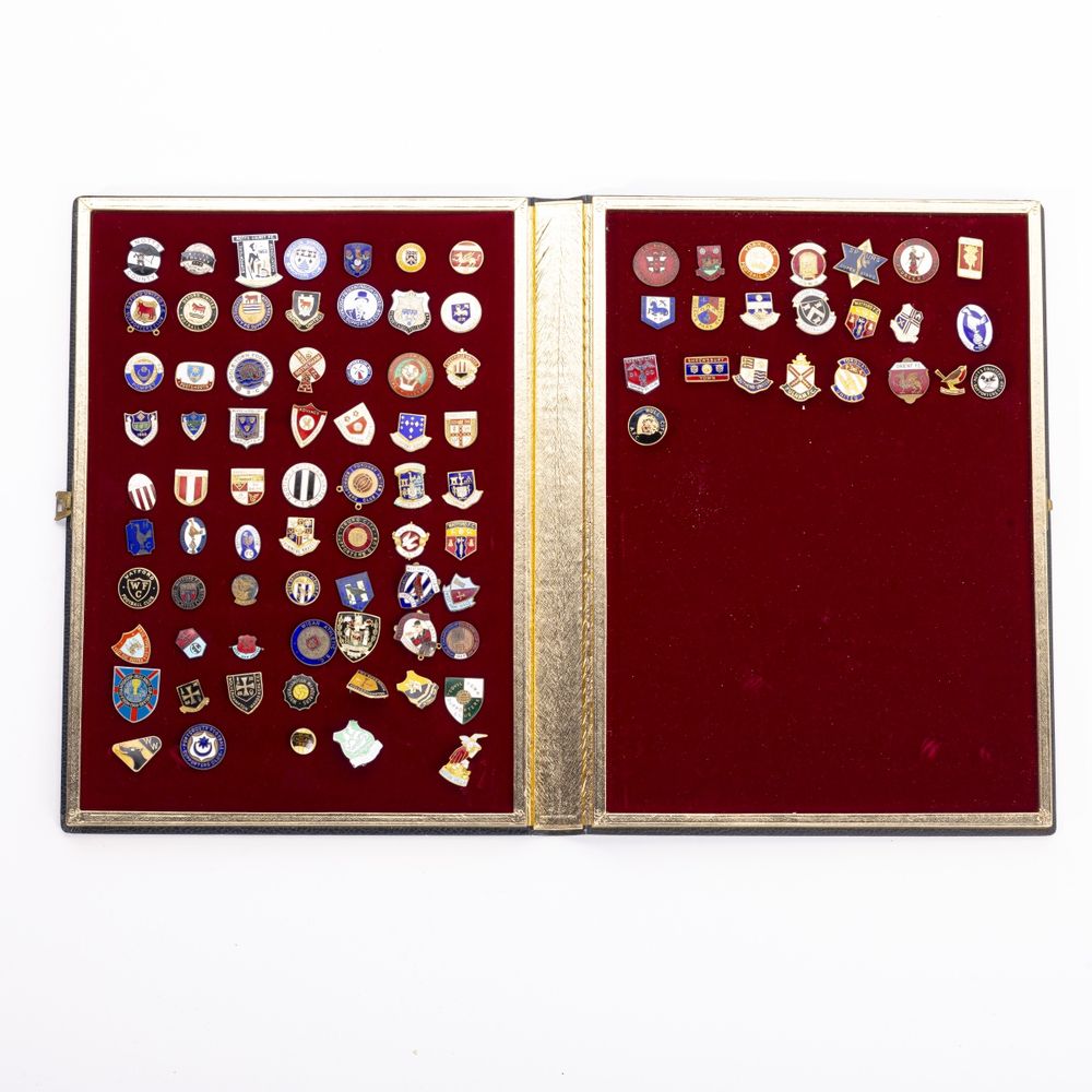 Colecionismo desportivo - Colecção de pins emblemas e crachás - 80