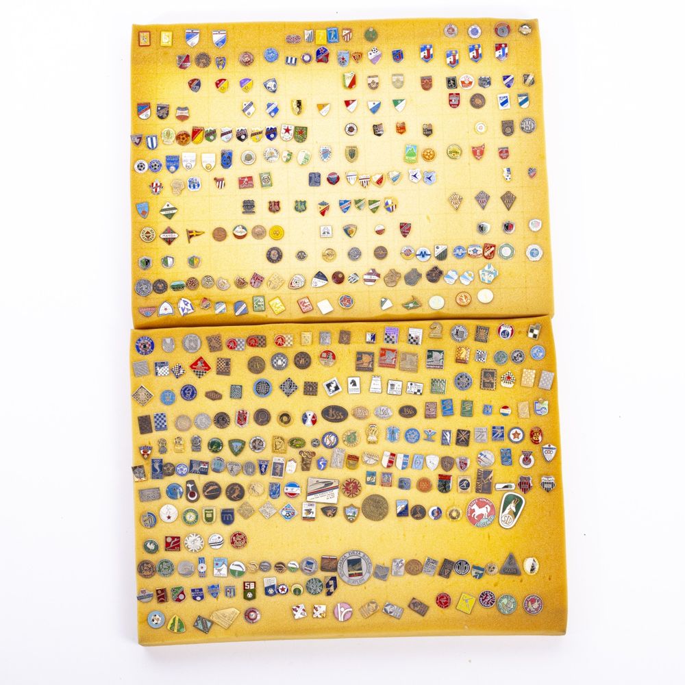 Colecionismo desportivo - Colecção de pins emblemas e crachás - 400