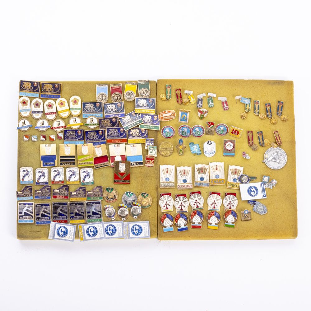 Colecionismo desportivo - Colecção de pins emblemas e crachás - 115