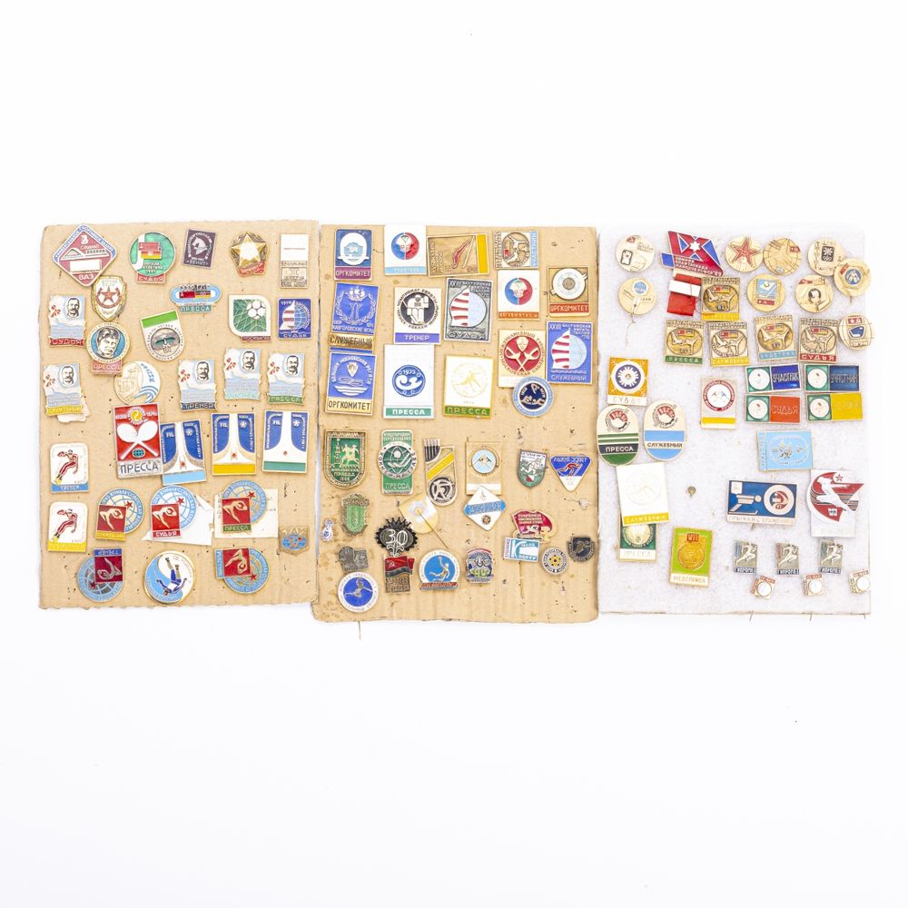 Colecionismo desportivo - Colecção de pins emblemas e crachás - 100