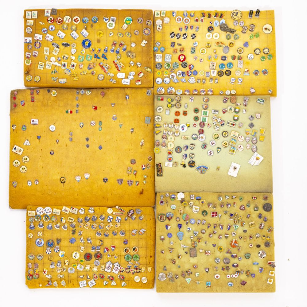 Colecionismo desportivo - Colecção de pins emblemas e crachás - 500