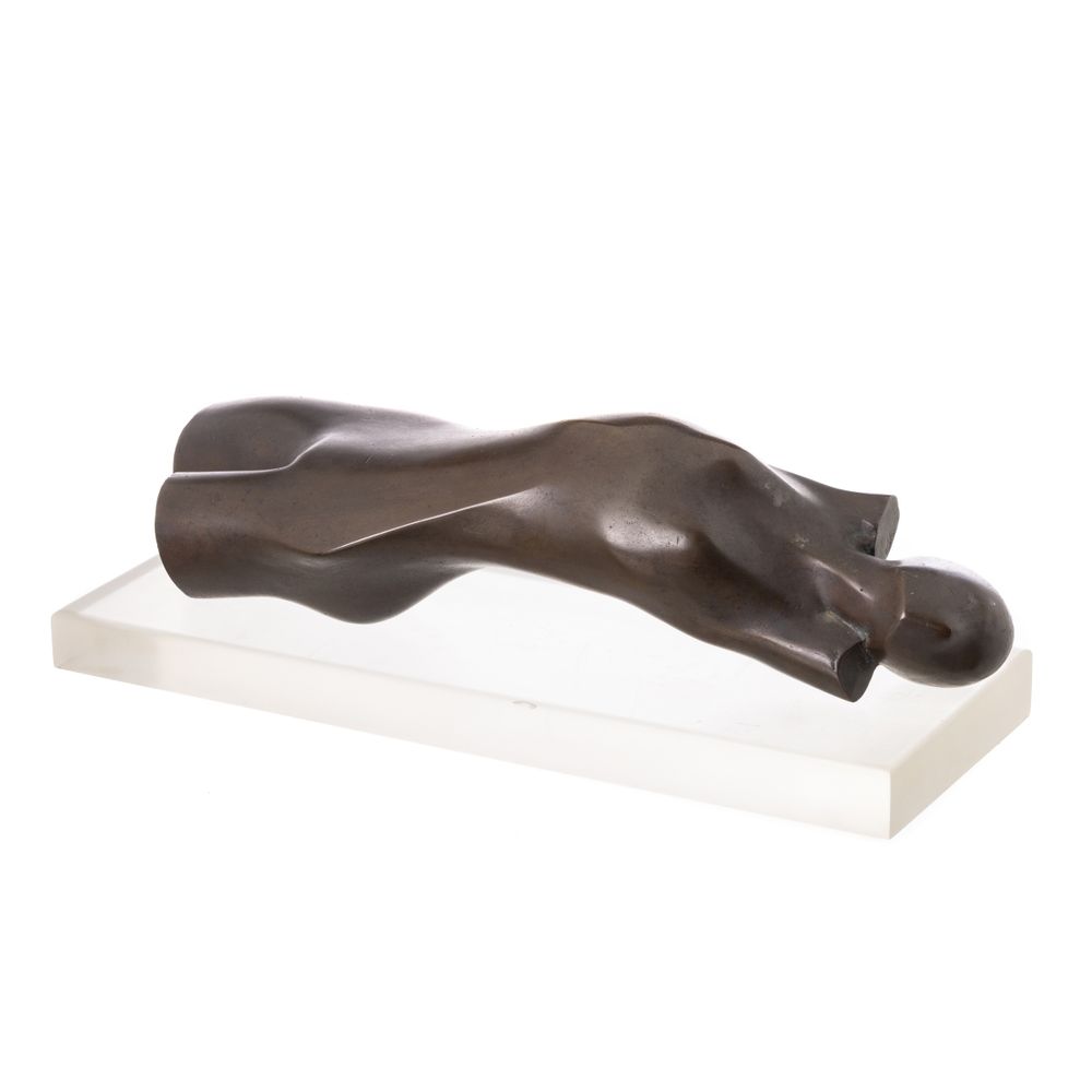 Figura feminina (assinada)