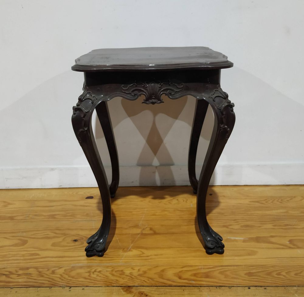 Mesa estilo D. José em pau-santo - Século XIX