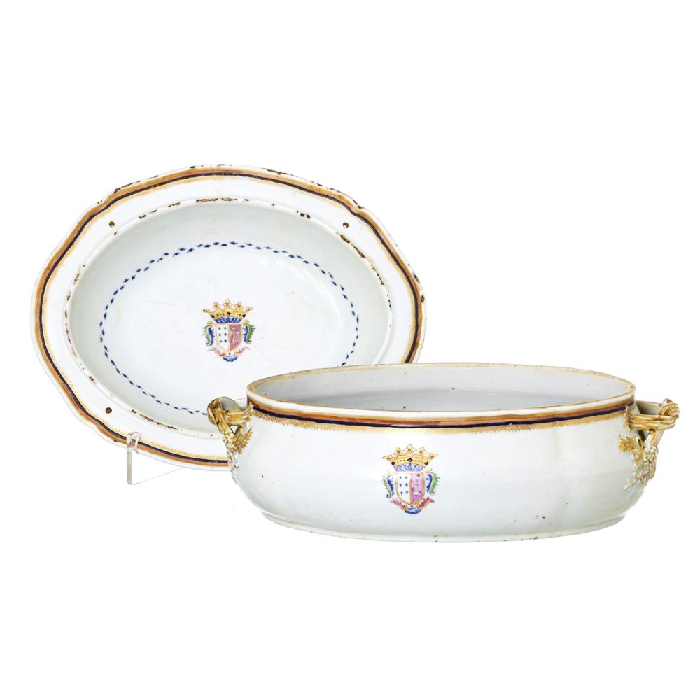 Porcelana oriental - Prato coberto e terrina brasonados - Companhia da