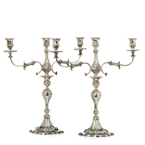 Par de candelabros em casquinha