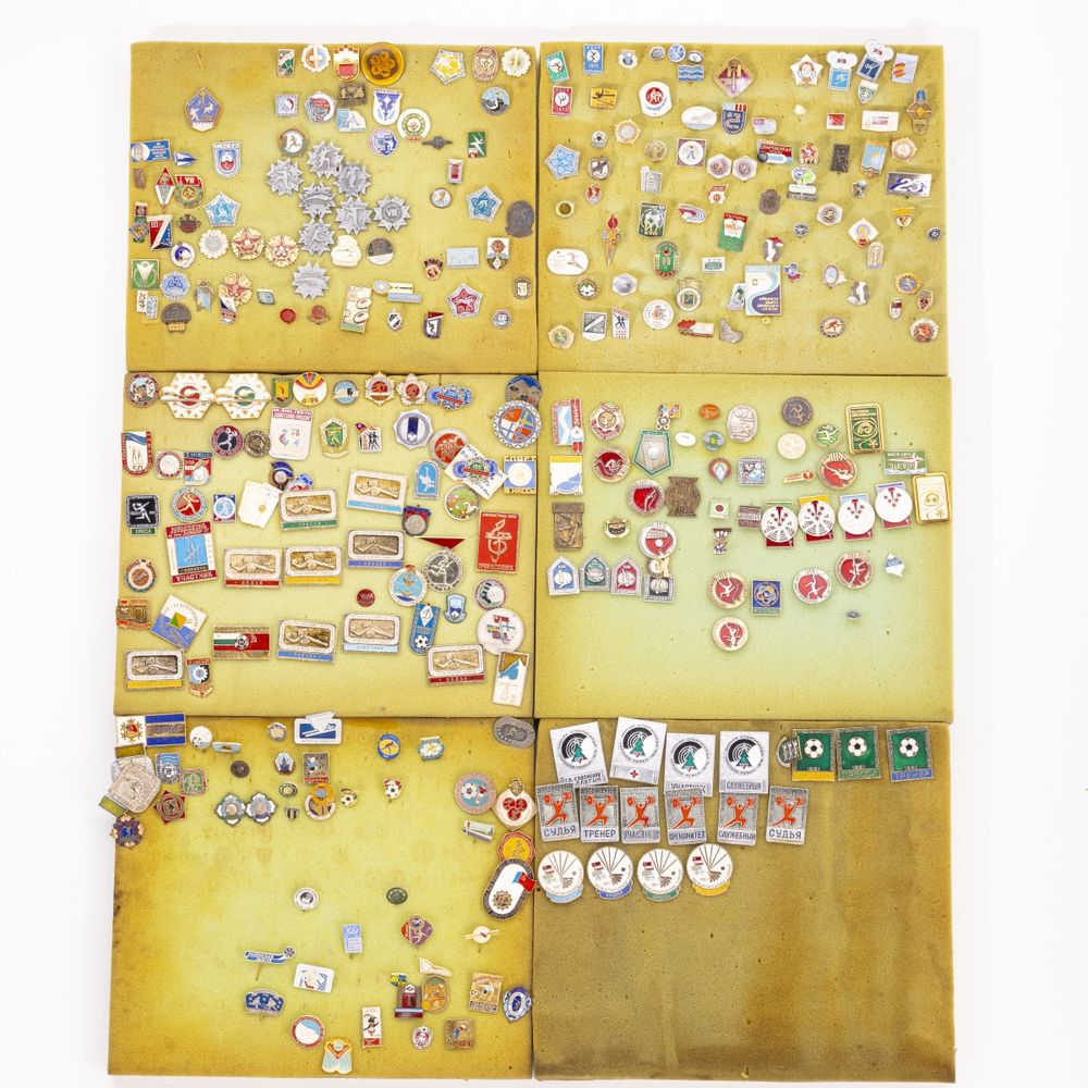 Colecionismo desportivo - Colecção de pins emblemas e crachás - 230
