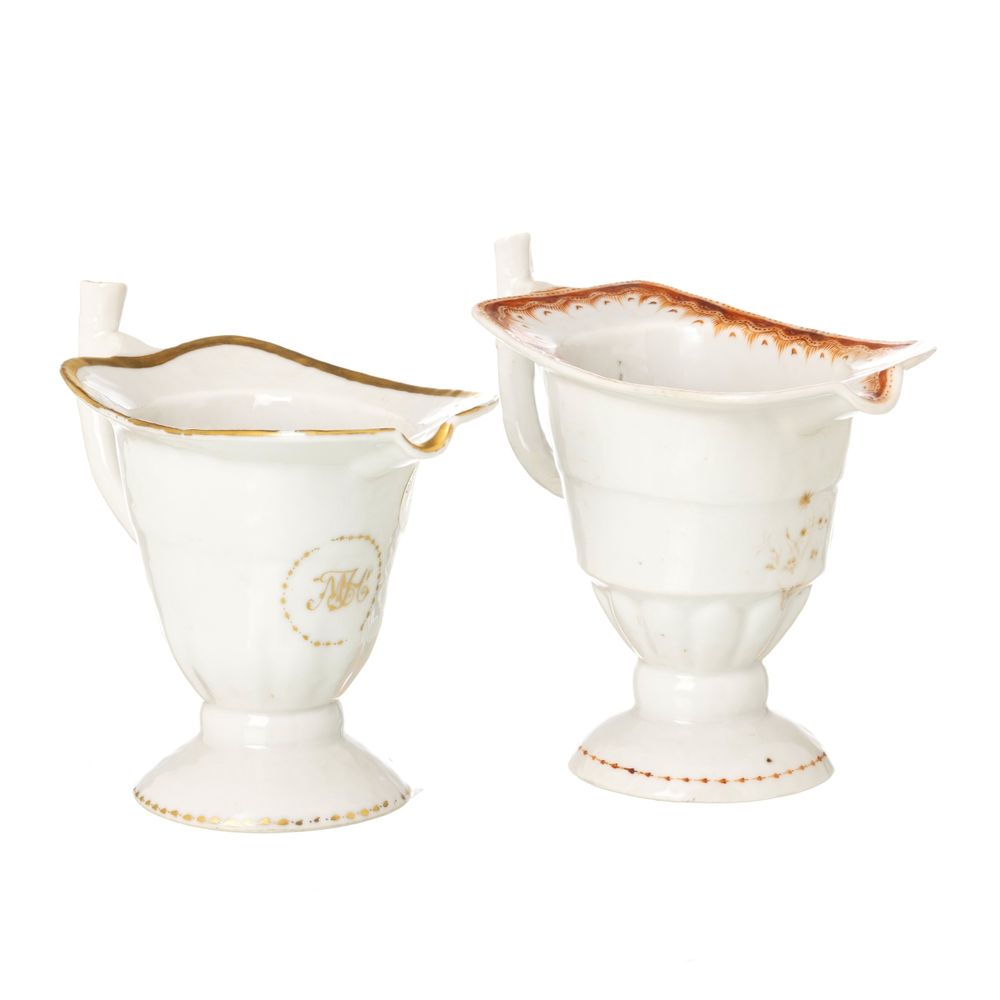 Porcelana oriental - Duas molheiras de elmo invertido - Companhia das