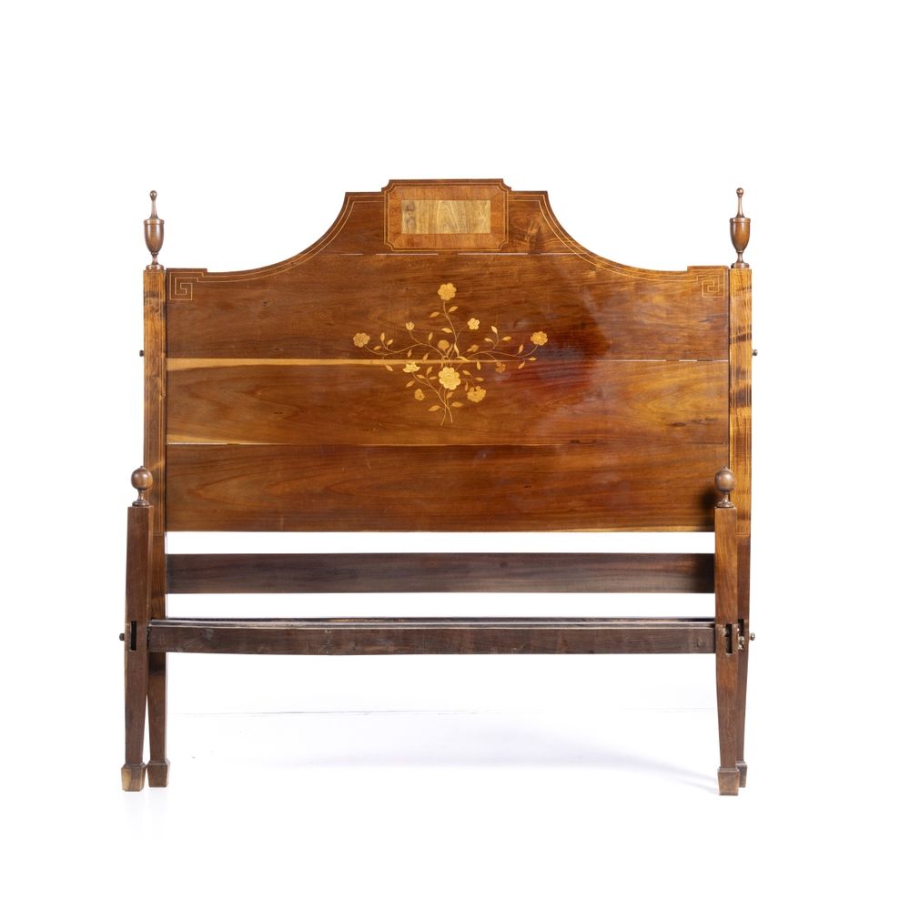 Cama D. Maria em pau-óleo - Século XIX