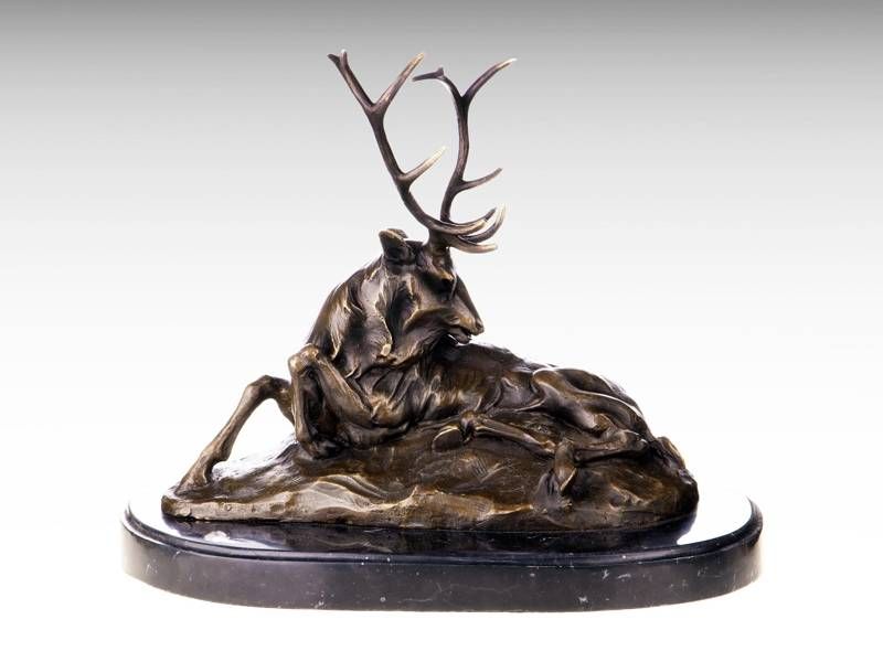 Escultura de bronze - Cervo deitado