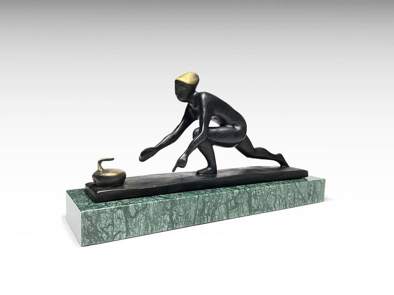 Escultura de bronze - Jogador de curling