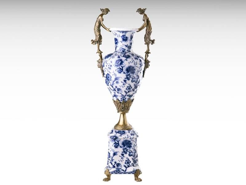 Jarrão de porcelana e bronze; com ninfas