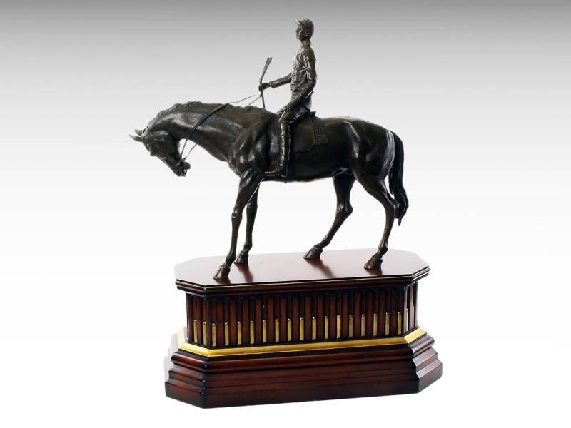 Escultura de bronze - Jóquei a cavalo
