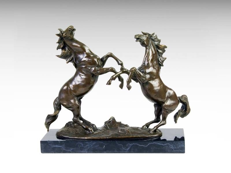 Escultura de bronze - Luta de cavalos