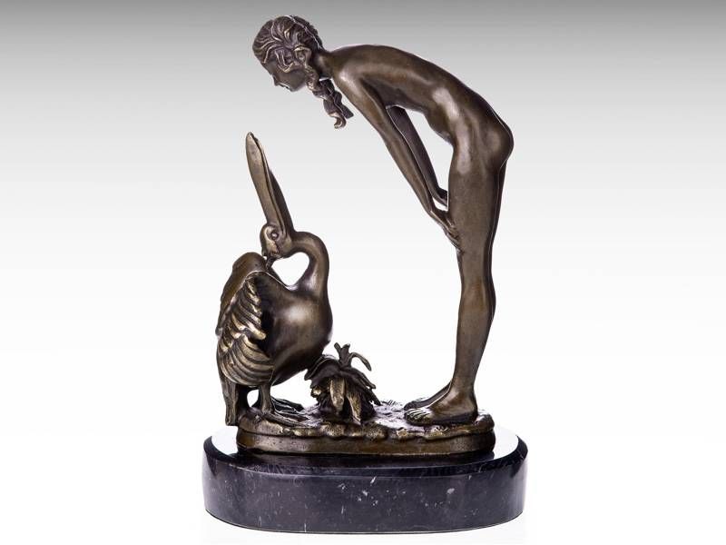 Escultura de bronze - Mulher com pelicano