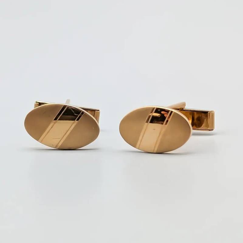 Abotoaduras em ouro 18 quilates; 10.64 gramas; 20mm