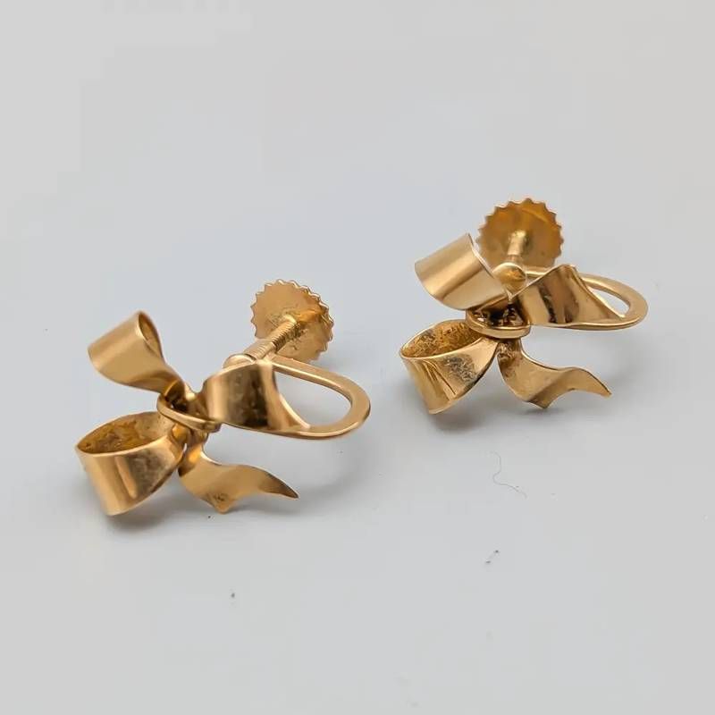 Clip-on em ouro 18 quilates; 2.15 gramas; 14mm